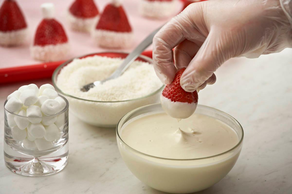 santa hat strawberries diy
